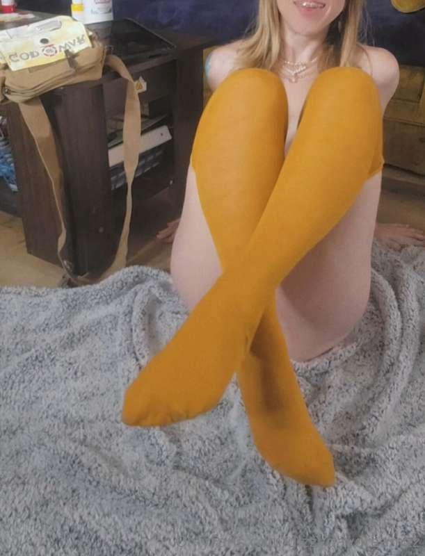 Pretty little yellow stockings covering my numb legs ♡