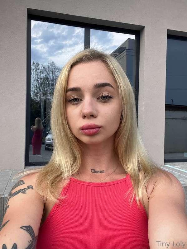 Headin' out to hunt for some dudes' hearts, rockin' a gorgeo..