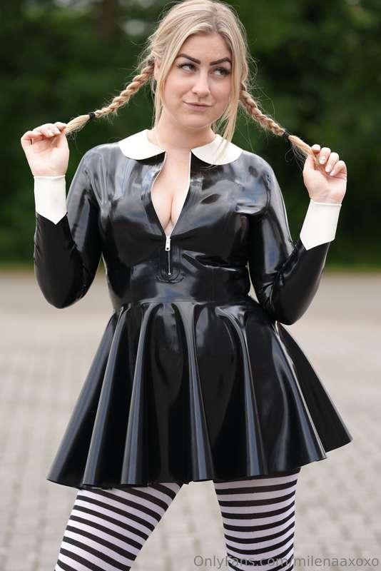 Cute LATEX Maid 🥵 Would you pull my Hair?? 😏