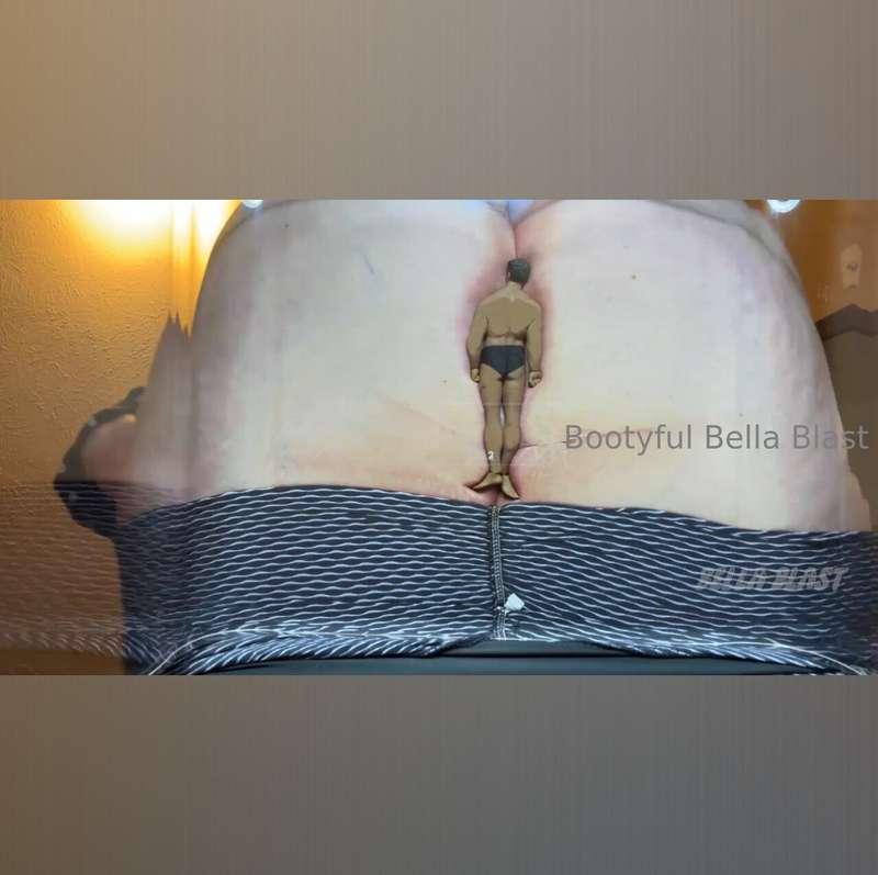 Page 2 Giantess Clips Who invited you! $8 - 5/6 minshttps://..