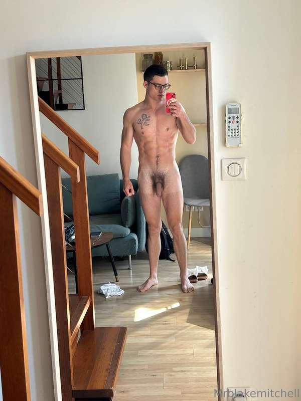 Do you like the mirror selfies?🔥