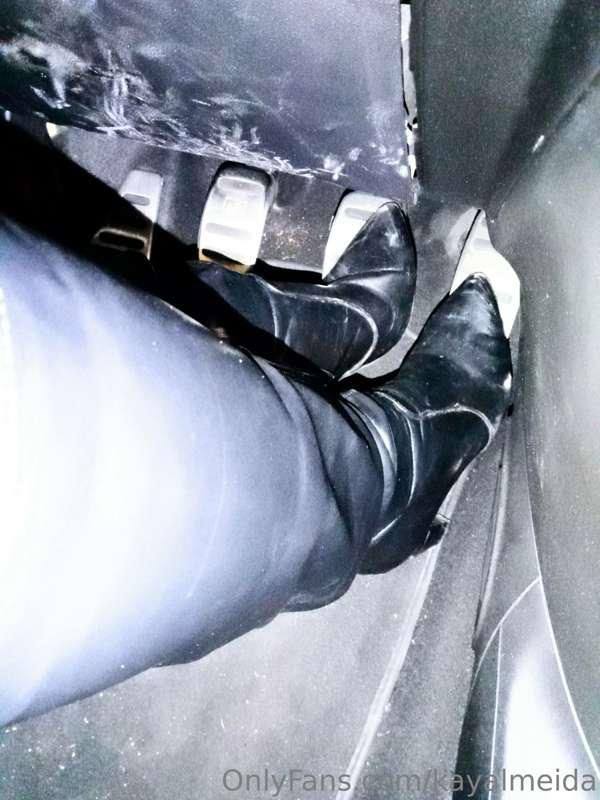 🖤driving in heeled boots🖤