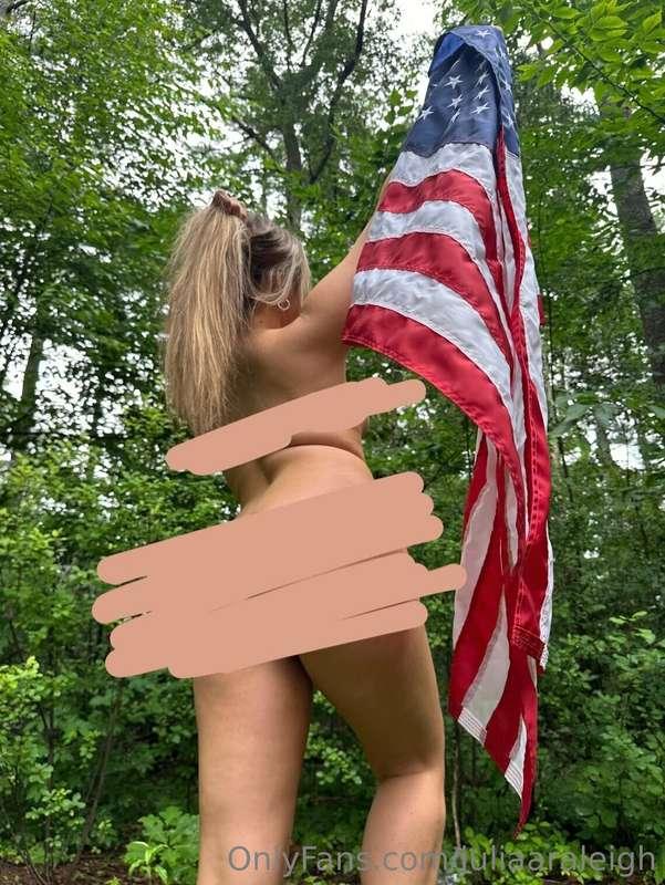 CHECK UR DMS FOR NUDES‼️ the cheapest you’ll see me naked 40..
