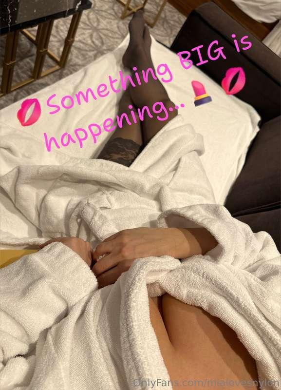 💋Something BIG is happening...💄💋