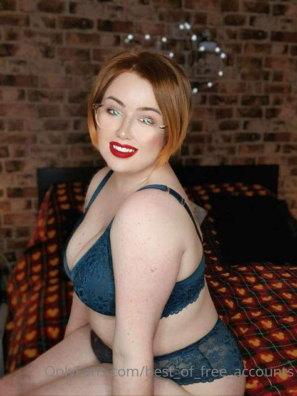Follow this hot ginger for FREE 😍 
Maebry loves the kinky st..