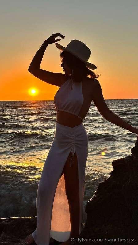 The sea always seems endless, but in fact it knows the limit..