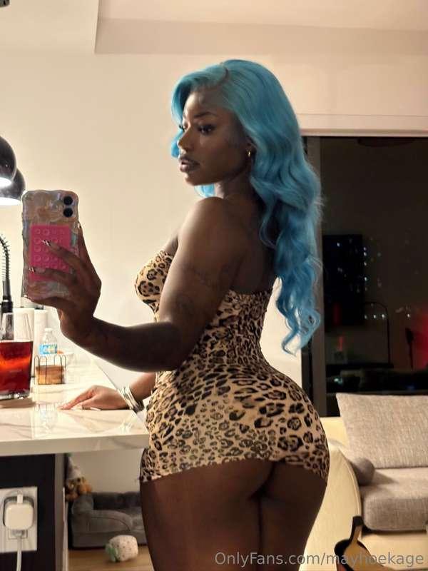 What part of my sexy body caught your attention first? 🥰