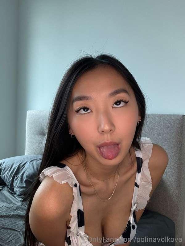 Asian college slut is looking for some new Dick to enjoy 🍆🥵D..