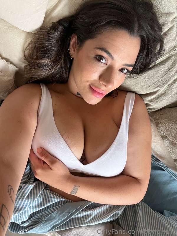**Your favorite slut is OFFICIALLY back and wants to be in f..