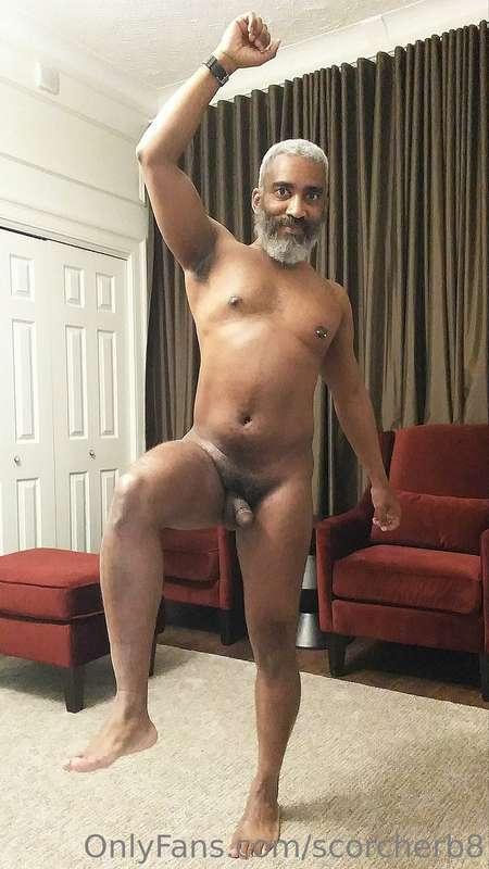 TGIF!  #beard #musculardaddy #gay #feet #gaycruising #beardg..