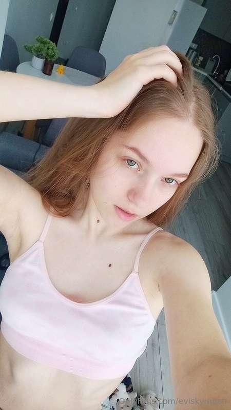 Let me distract you👉@sugoibarbiee💋 Cute girl @sugoibarbiee l..