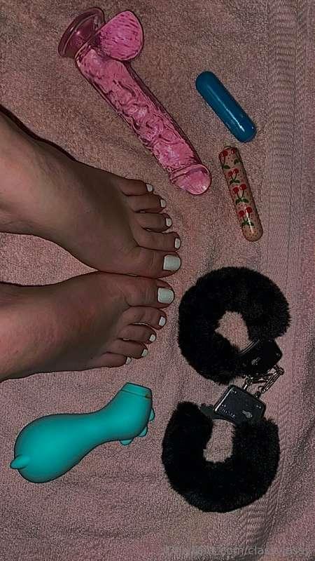 Toys and Toes 💋❤️