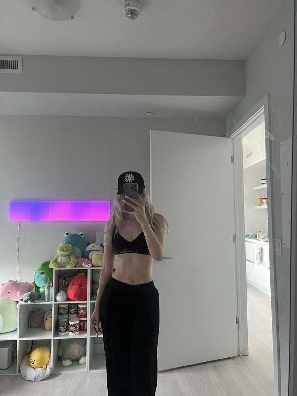 don’t look at my left hand 
