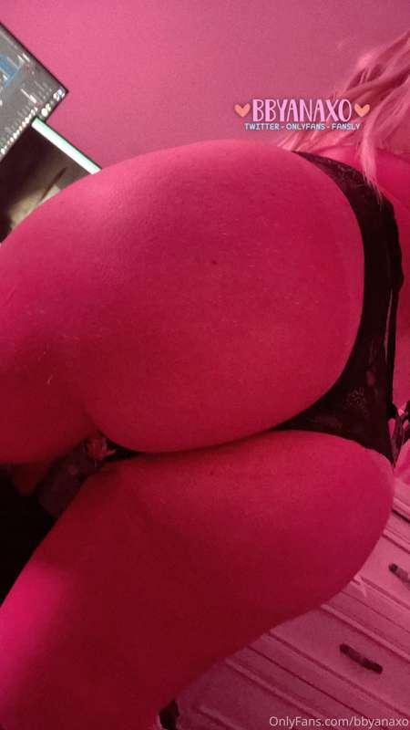 i may be a little obsessed w my ass LMAO