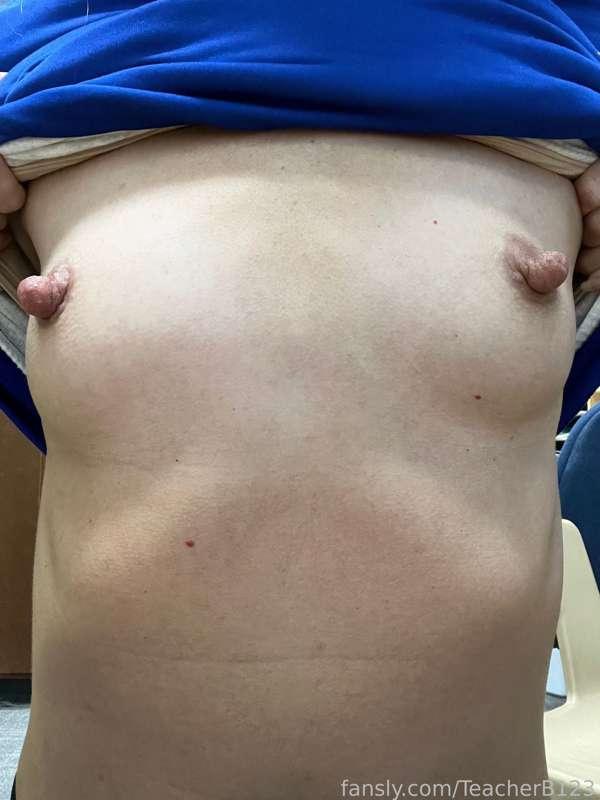 I hope you love my suckable teacher tits!
#fyp #tits #boobs #smalltits #nipples #abs #teacher #naughty #filthy