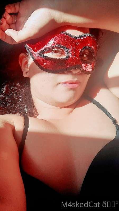 one more because I'm such a hottie in these photos😺😏