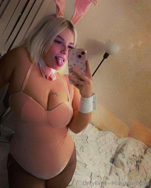 midgetwithtits image #0