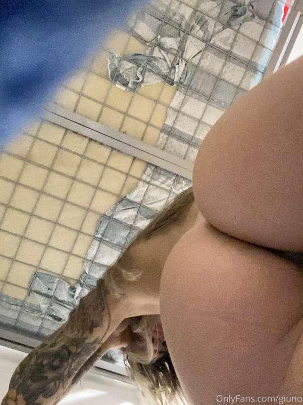 Can you see me ? 🙈 hahaha 
Hope you had a lovely Monday! Goo..