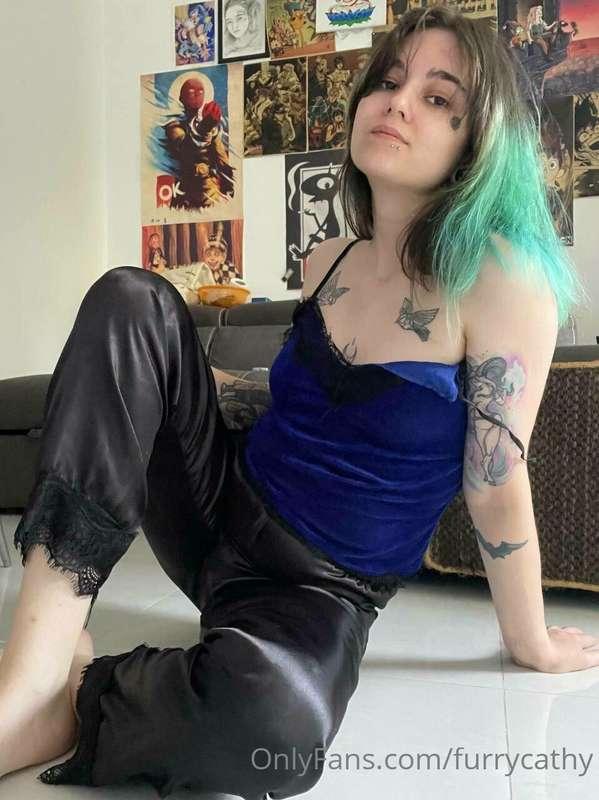 How do you like one of my favorite silk pajamas?😌😋🤤 Ohh, it ..