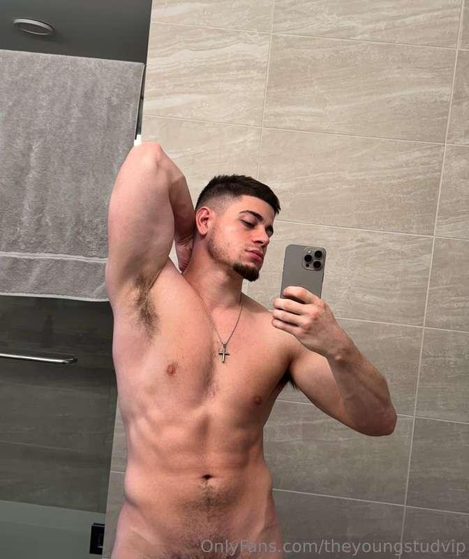 Going live tonight in a few hours… come watch🥵