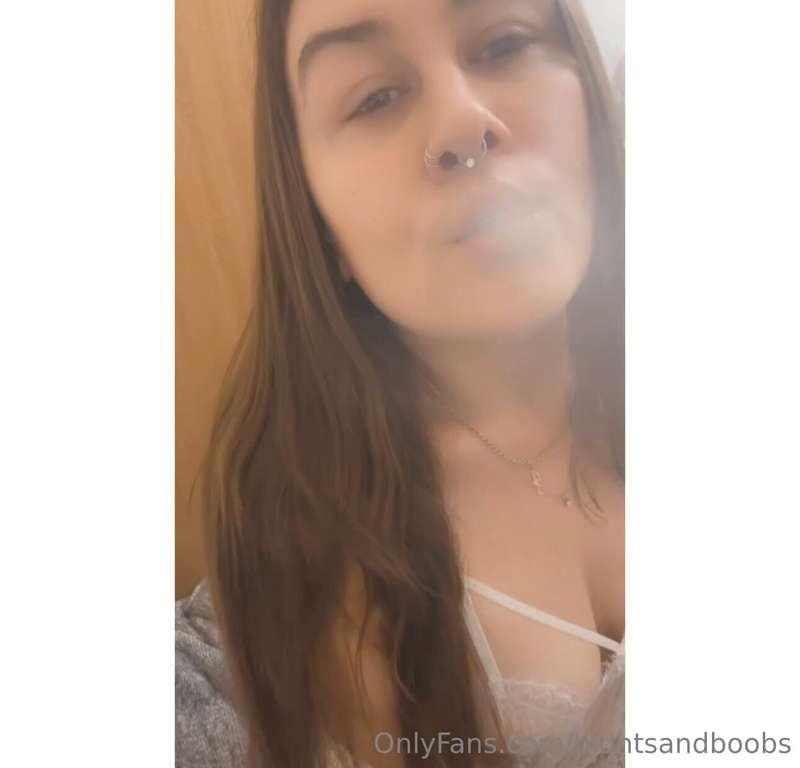 bluntsandboobs image #0