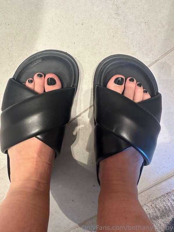 Kiss my toes 💋 