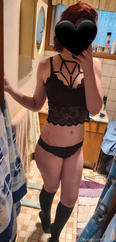 🖤 Black is my favourite colour🖤 💜 What's yours?💜