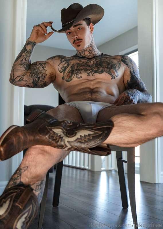 First time riding a horse 😏🤠..?
Access my EXPLICIT gallery 🔞..