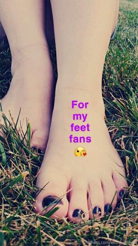 👣👣👣