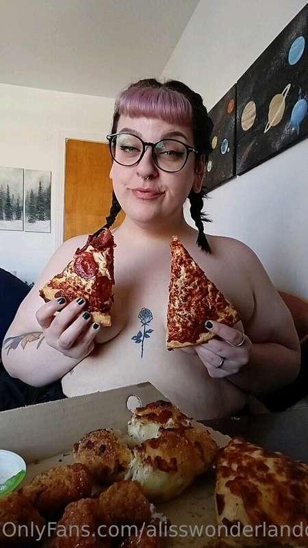 🍕Food fetish video🍕 For all who like to see a big beautiful ..