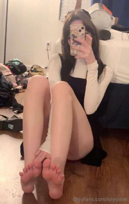Mmmph…. My feet hurt >.<