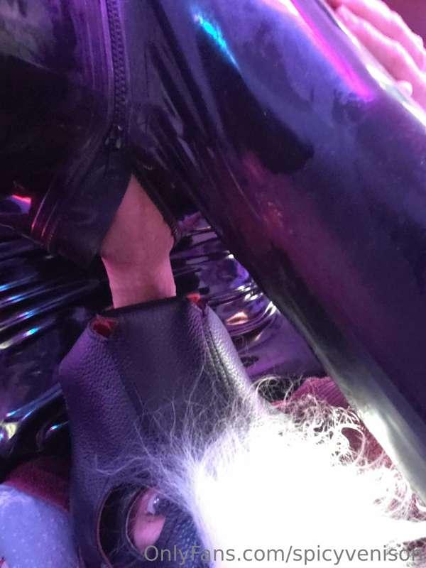 Just a lil self suck care~

Gosh I need to wear my latex mor..