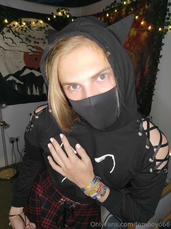 I wanted to wear my lovely Hoody again. I just love the feel..