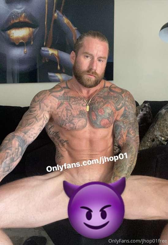 Daddy need someone that would worship every inch of his body..