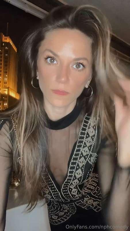 Metallic holiday party jumpsuit? ✔️
… lost one of these earr..