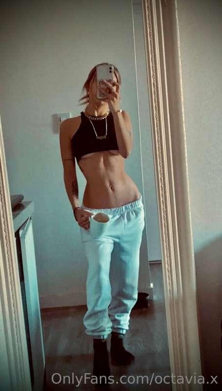 ☕️🔥
Coffee or my sexy body? Tough choice, right? But why cho..