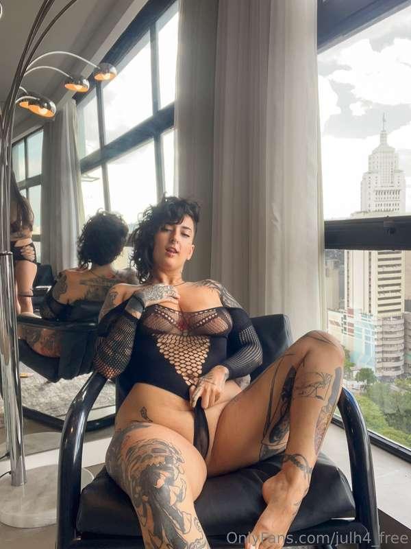 I’m feeling quite edible today. Are u hungry?