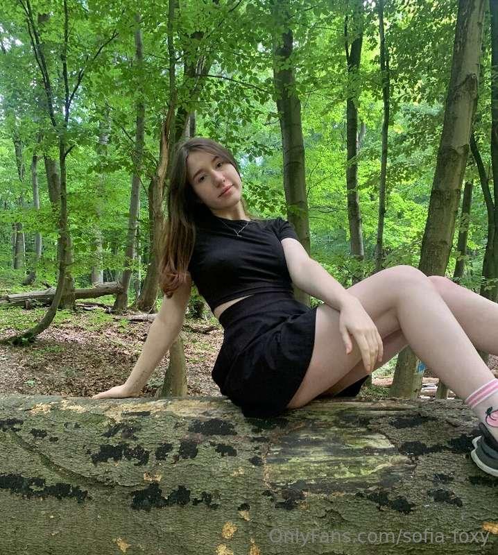 💖 Sweet @goldanika 💖I love it when men look up my skirt when..