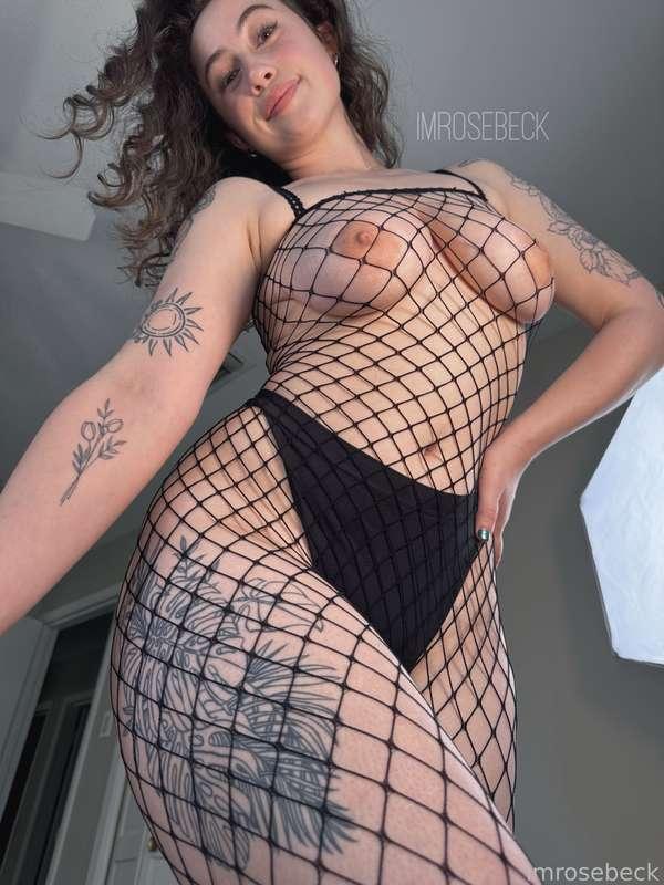 You like my curves in fishnets?

#fishnets #lingerie #bigboobs #curvy #curlyhair #tattoos #armsup