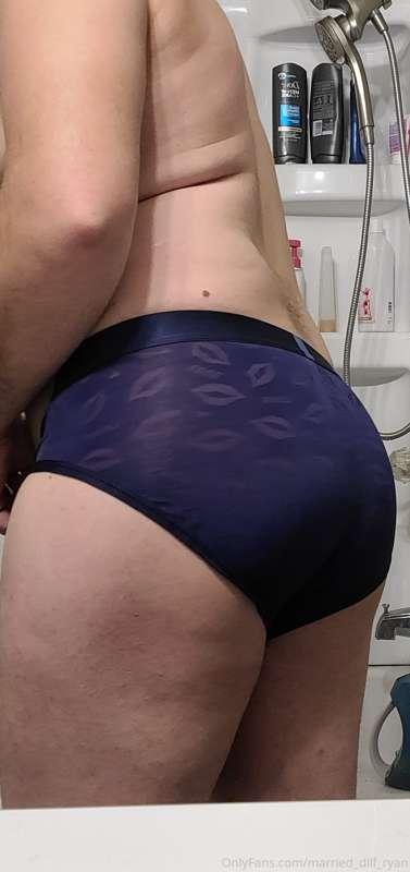 married_dilf_ryan image #3