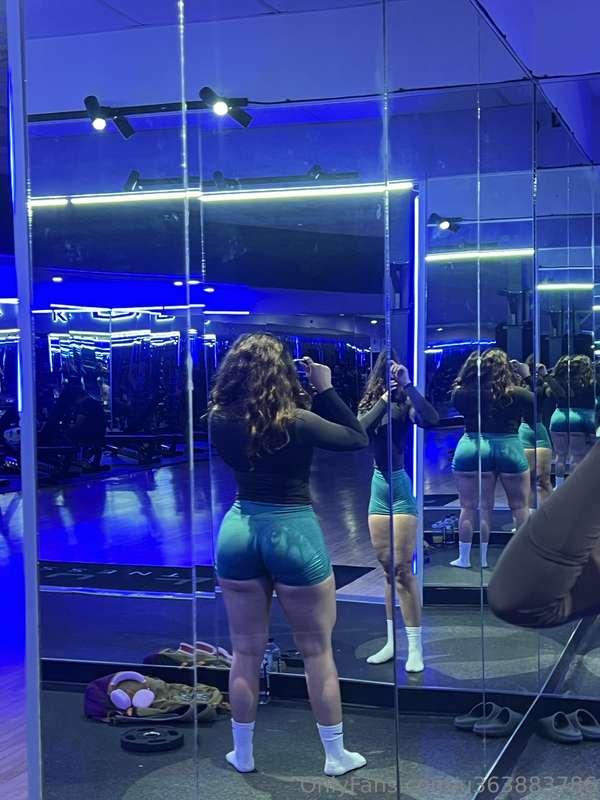 Dm me for backshot vids and pics