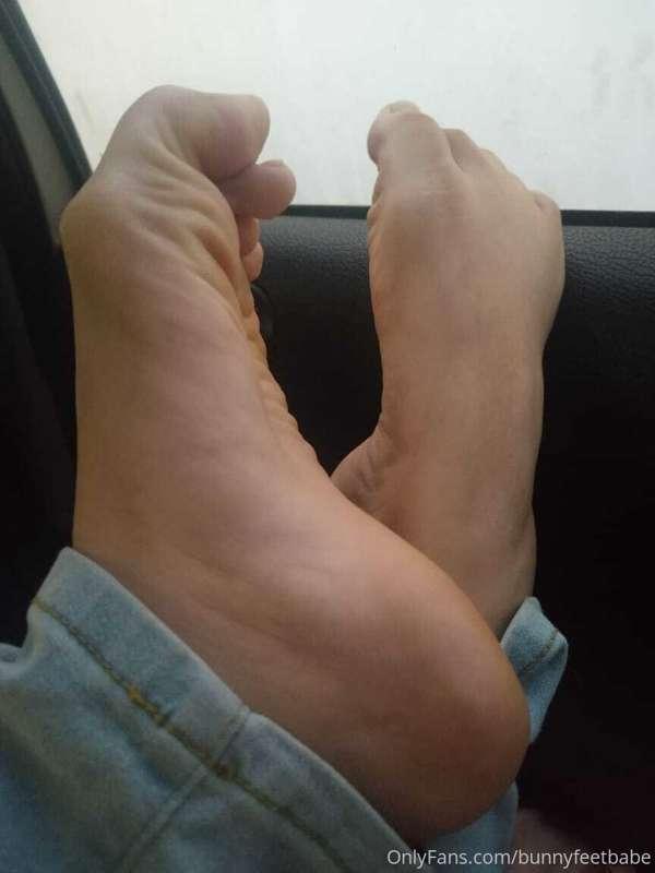 Do you like scrunchie feet?