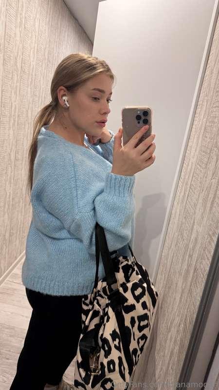 Today I’m going to training as if it’s a holiday😋👅