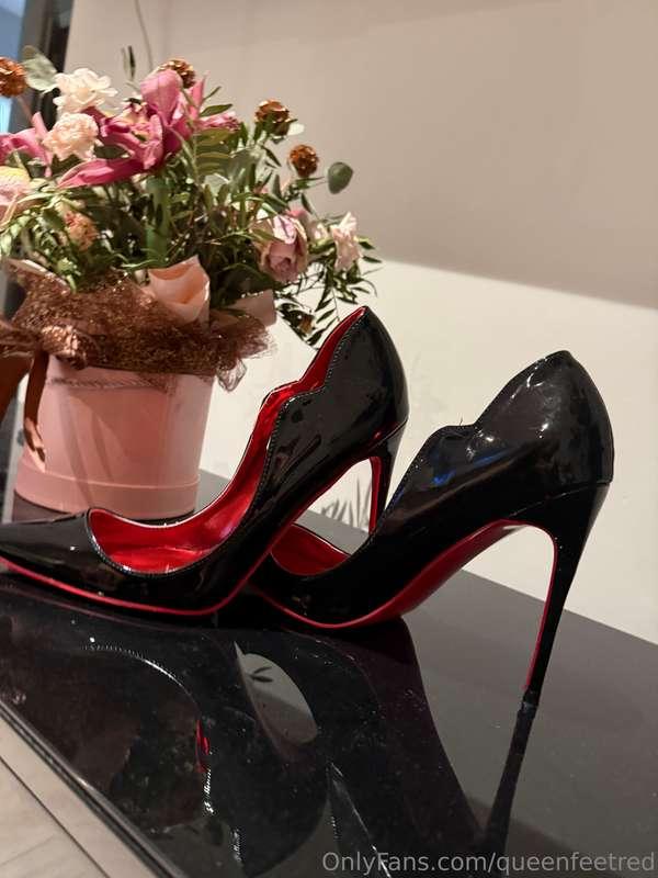 Black with red is soo sexy …
