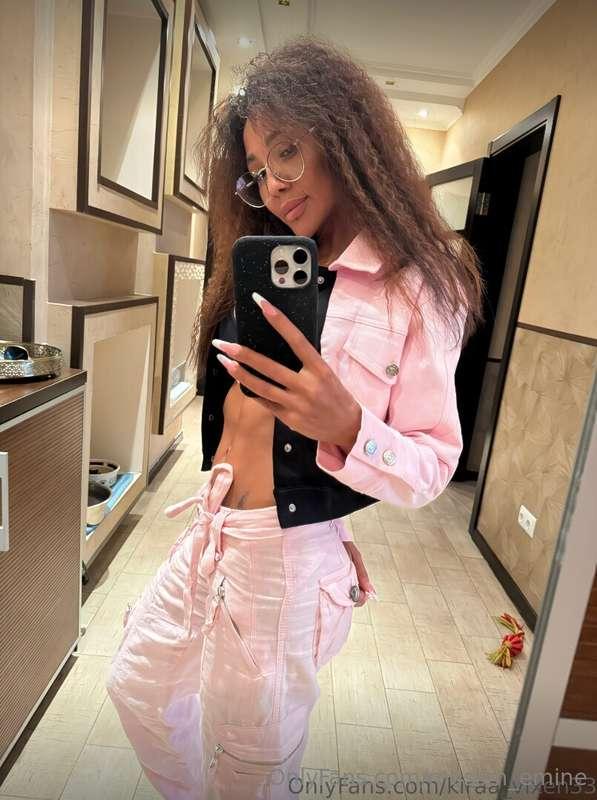 😍 Shy beauty @kiraa_vixen33 keeps so many secrets, 😏 but she..