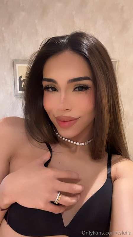Pov: your gf is sending you hot and gorgeous pictures 📷🩷  co..