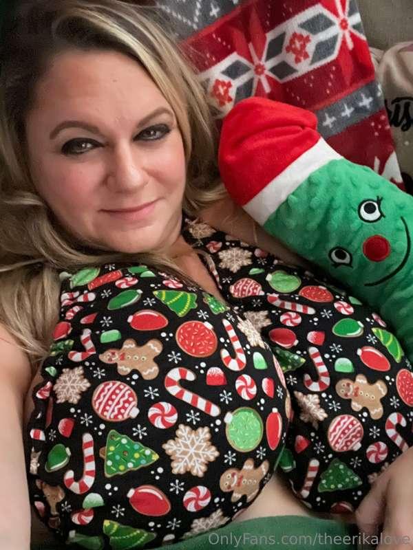 Join me and let's have some holiday fun 😏