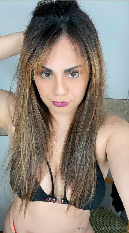 A moment of play with my beautiful and natural tits 💋💋💋💋 you..