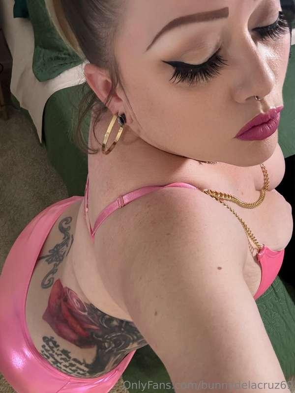 Pink or red lips? If I kissed your body all over 😈 which col..