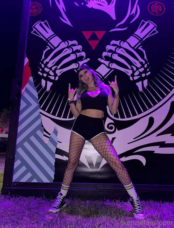 rock out babe
